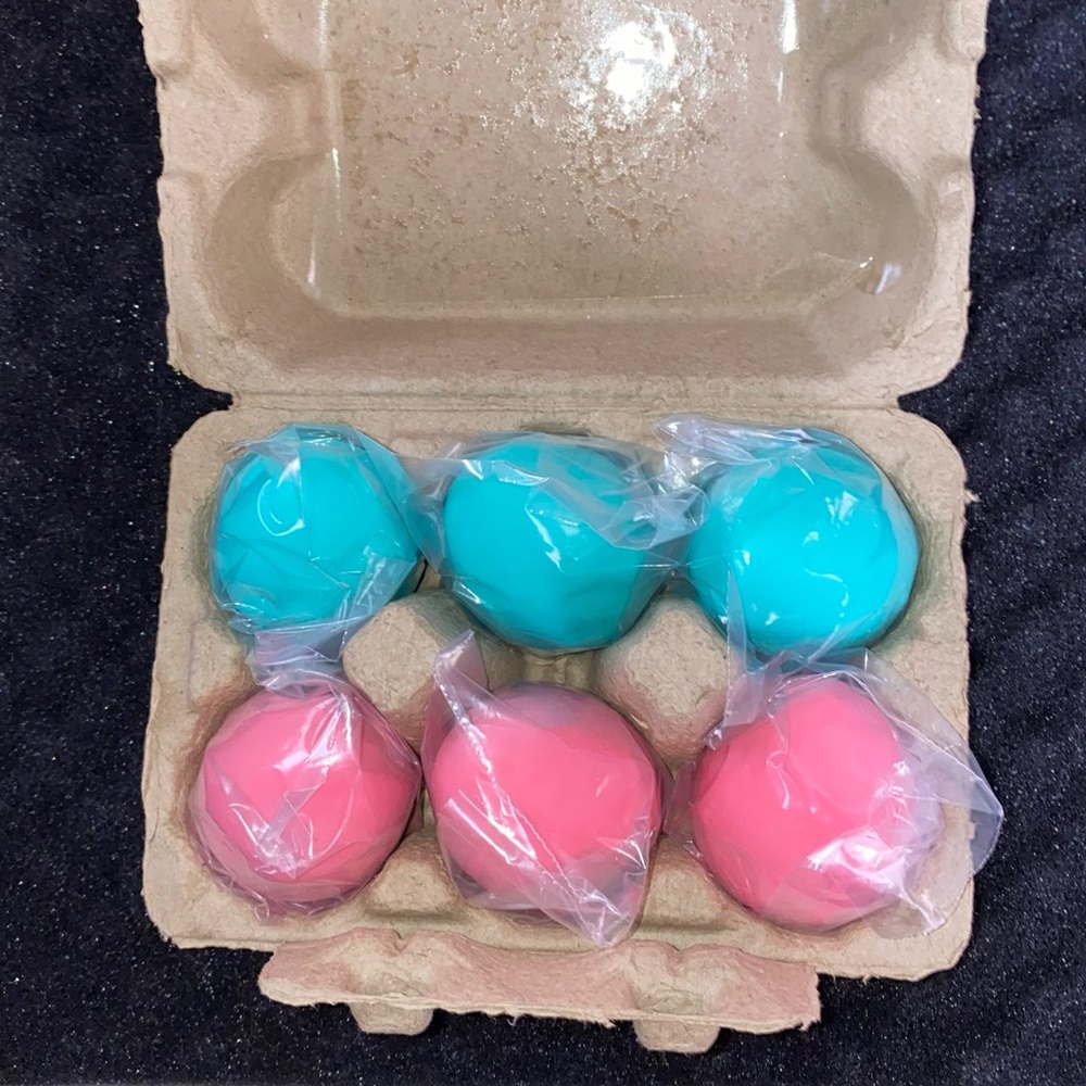 blending egg beauty sponges